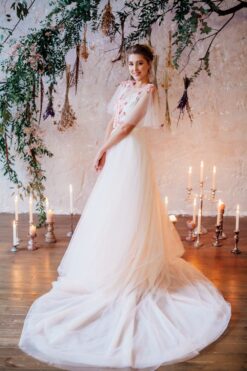 CAMELIA – princeznovské svatební šaty v pudrové růžové s vlečkou