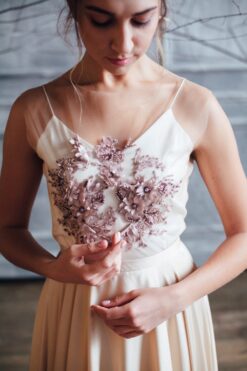 Elegantní společenské šaty Enid s květinovou výšivkou elegantní
