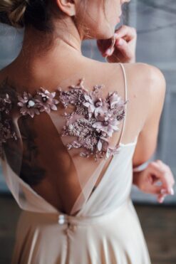 Elegantní společenské šaty Enid s krajkovým detailem