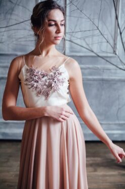 Elegantní společenské šaty Grandy s květinovou aplikací