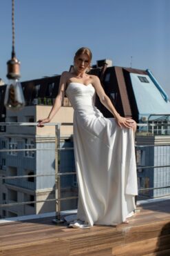 Elegantní rolákové svatební šaty bez rukávů