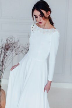 Elegantní svatební šaty s dlouhými rukávy, krajkový výstřih