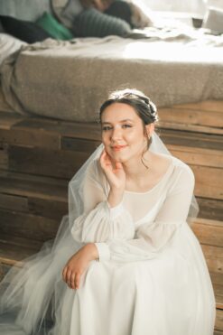 Svatební šaty s dlouhými rukávy a kulatým výstřihem