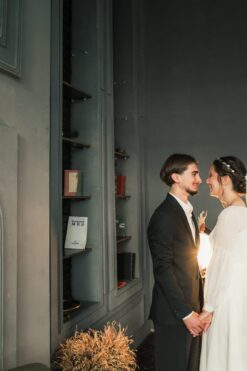 Svatební šaty s dlouhými rukávy a kulatým výstřihem