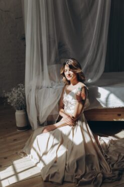 Elegantní společenské šaty Enid s krajkovými rukávy