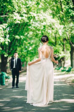 Elegantní společenské šaty Zion s odhalenými zády elegantní