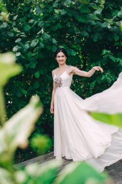 Elegantní společenské šaty Zion s volnými rukávy