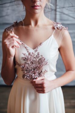 Elegantní společenské šaty Zion s květinovou výšivkou elegantní